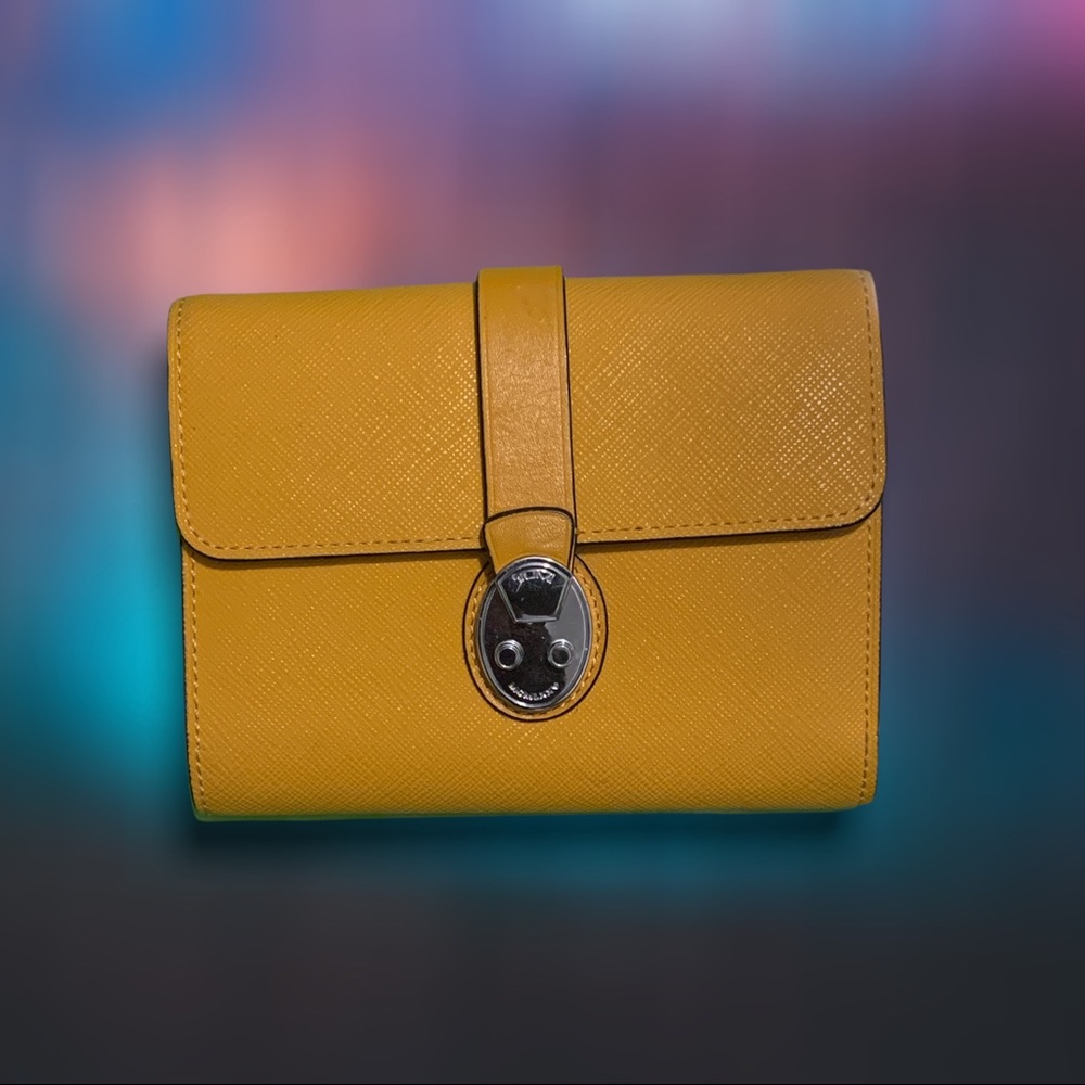 Pre-Owned Yellow Tumi Tri-Folded Wallet